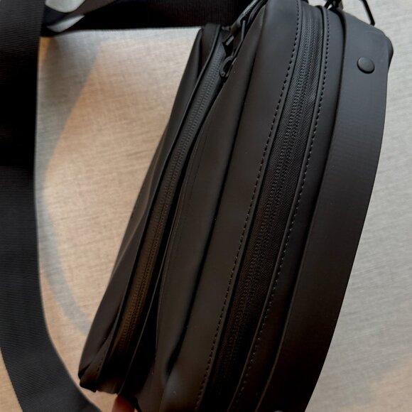 Rains Cargo Box Bag in Black - Picture 7 of 7